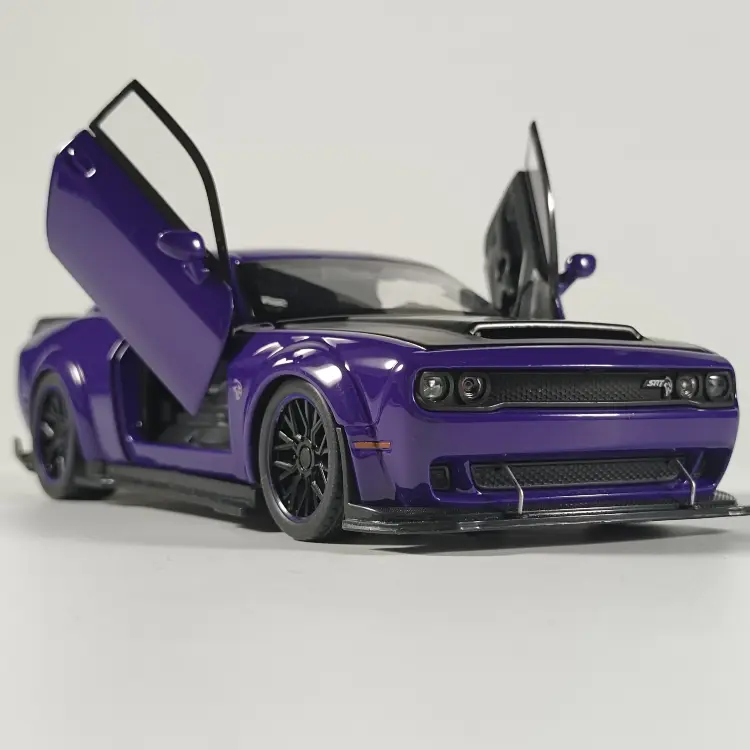 Модель автомобиля Dodge Challenger SRT Hellcat 1:32 металлическая