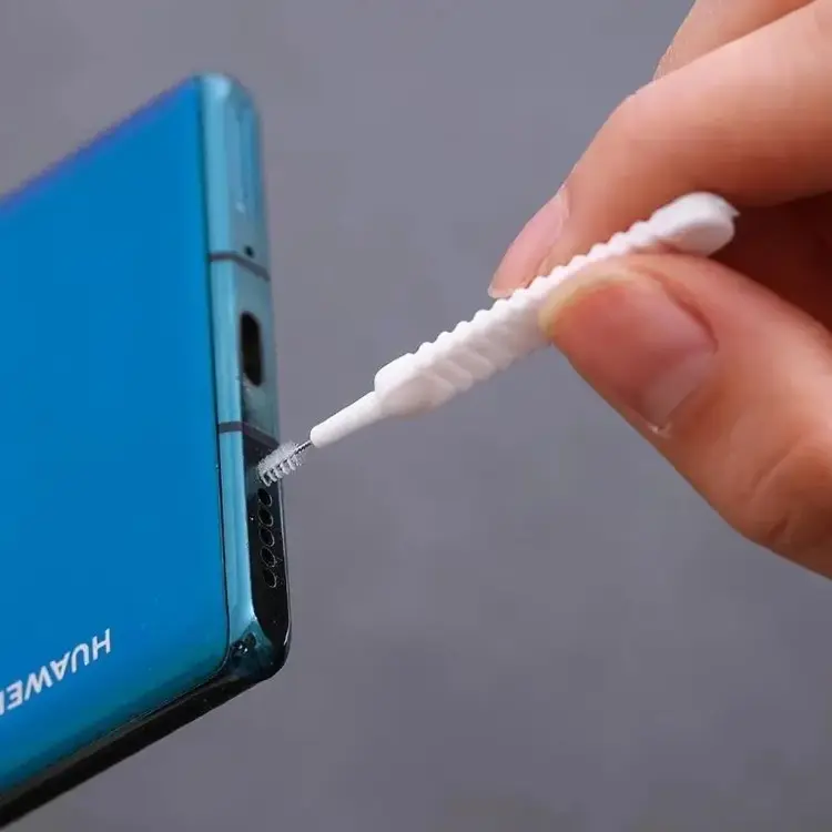 Набор для чистки портов и щелей: заглушки USB, щетки для клавиатуры и наушников